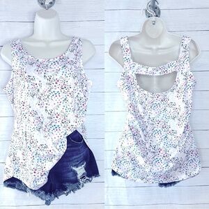 White Floral Print Cut-out Back Scoop Neck Tank Top. Boutique Brand 💗